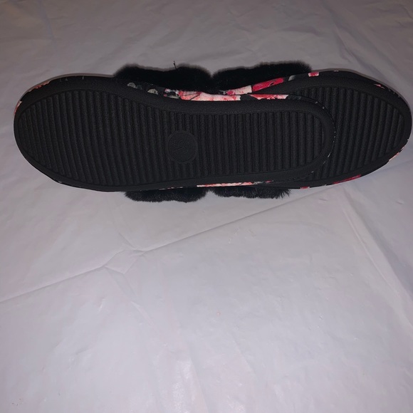 NWT Victoria’s Secret Satin Slippers - Picture 5 of 6